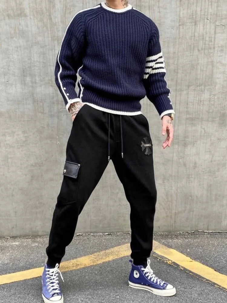 

Мужской трикотажный джемпер в полоску, с круглым вырезом и боковыми пуговицами