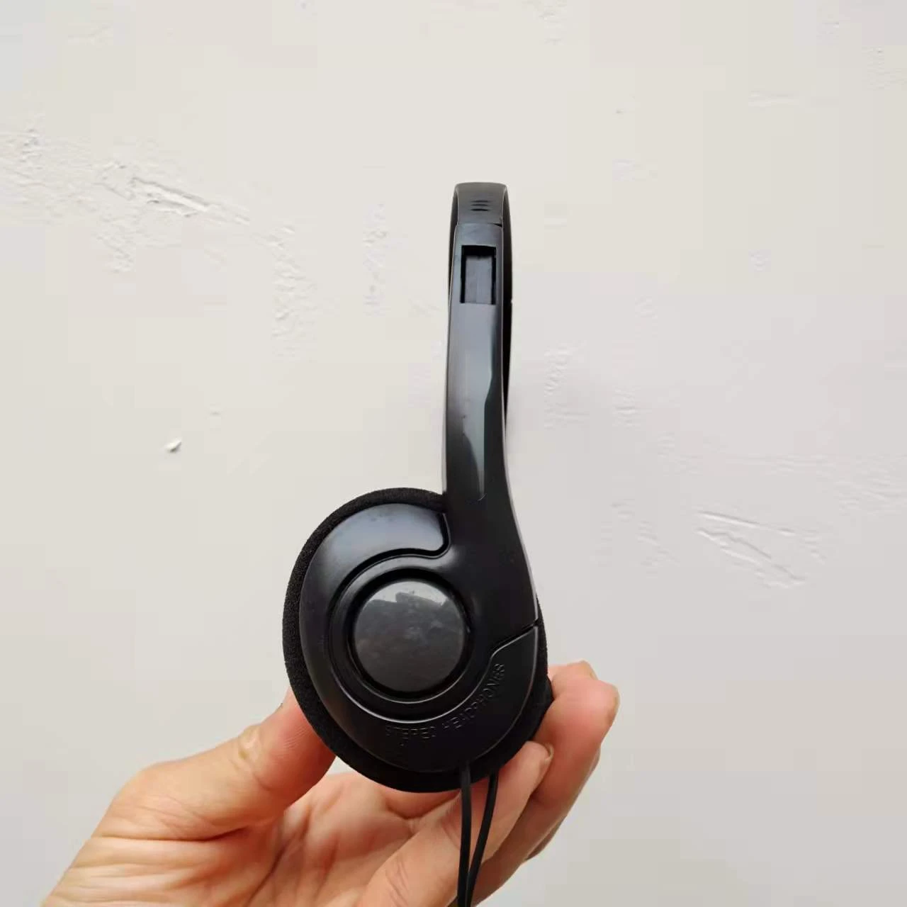 

2023New 80's Stock Compact Retro Headset With Microphone Black INS Fashion Style Headset Black Silver