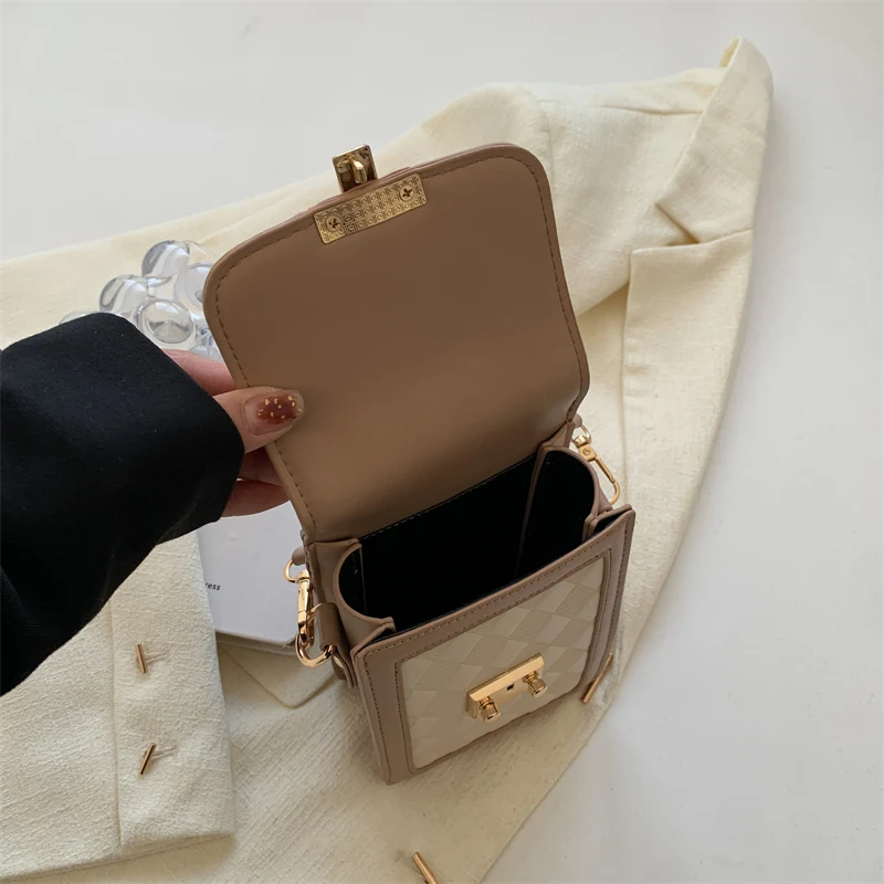 Summer Luxury Fashion Mini Shoulder Bag Women's 2023 Small Popular Lightweight Mobile Phone Bag Latticed Crossbody Waist Bag