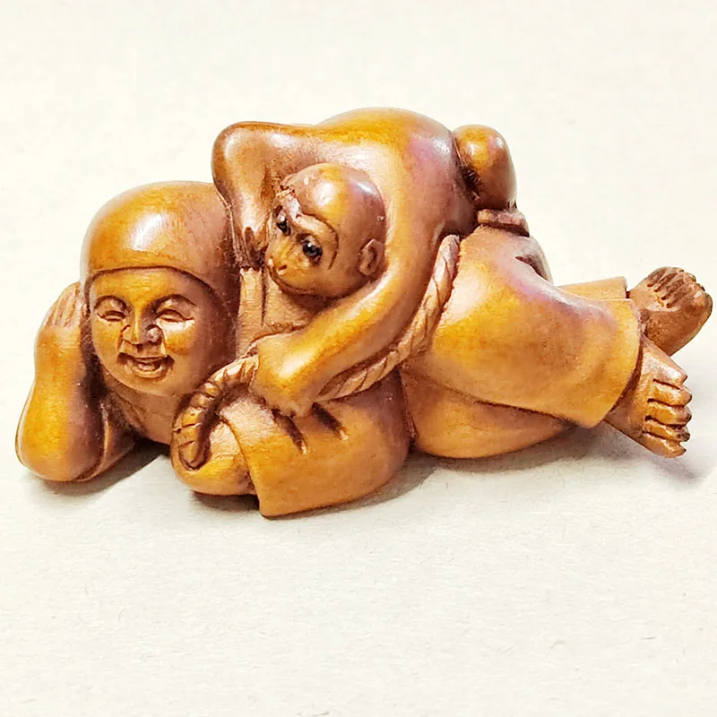 

Ручная статуэтка из самшита "Мальчик и обезьяна"