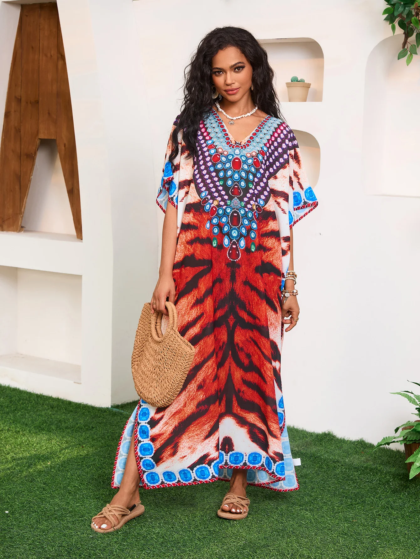 Женское платье-кафтан с леопардовым принтом