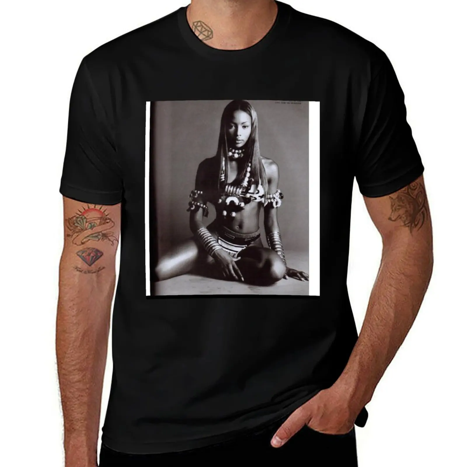 Фото Футболка Naomi Campbell: Belladonna, большого размера, с коротким рукавом №1