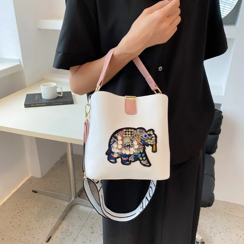 

Женские сумки, новинка 2023, модные сумки-тоуты из искусственной кожи, женские сумки на плечо, сумки через плечо с вышивкой в виде слона, повседневные сумки через плечо с украшением