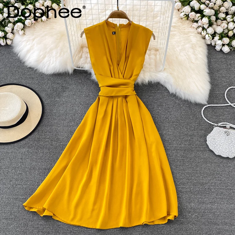 

Women Chiffon Pleated Backless Sleeveless Dress V- Neck New Arrivals Lady Sexy Fashion Temperament Summer 2022