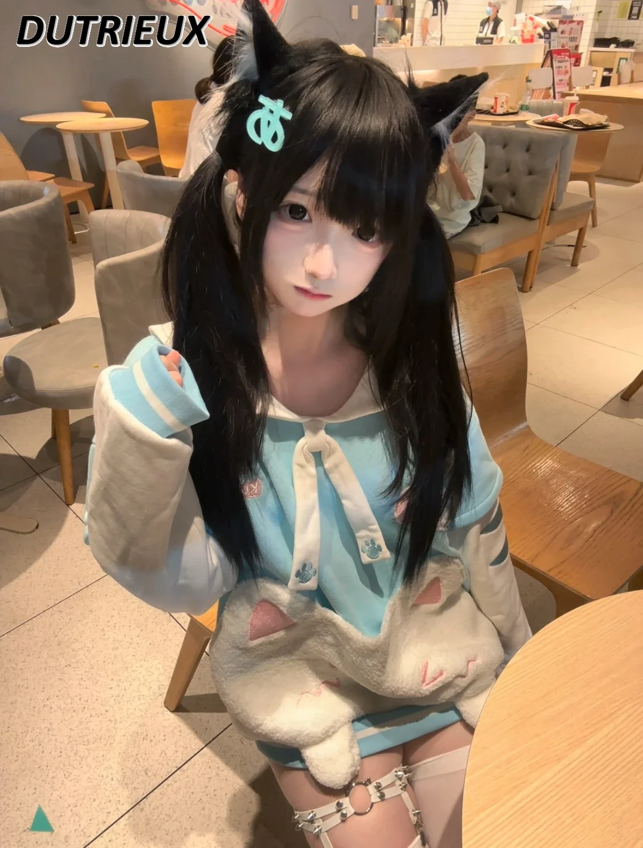 Темно-синий топ с длинными рукавами и вышивкой милые толстовки весенне-осенний