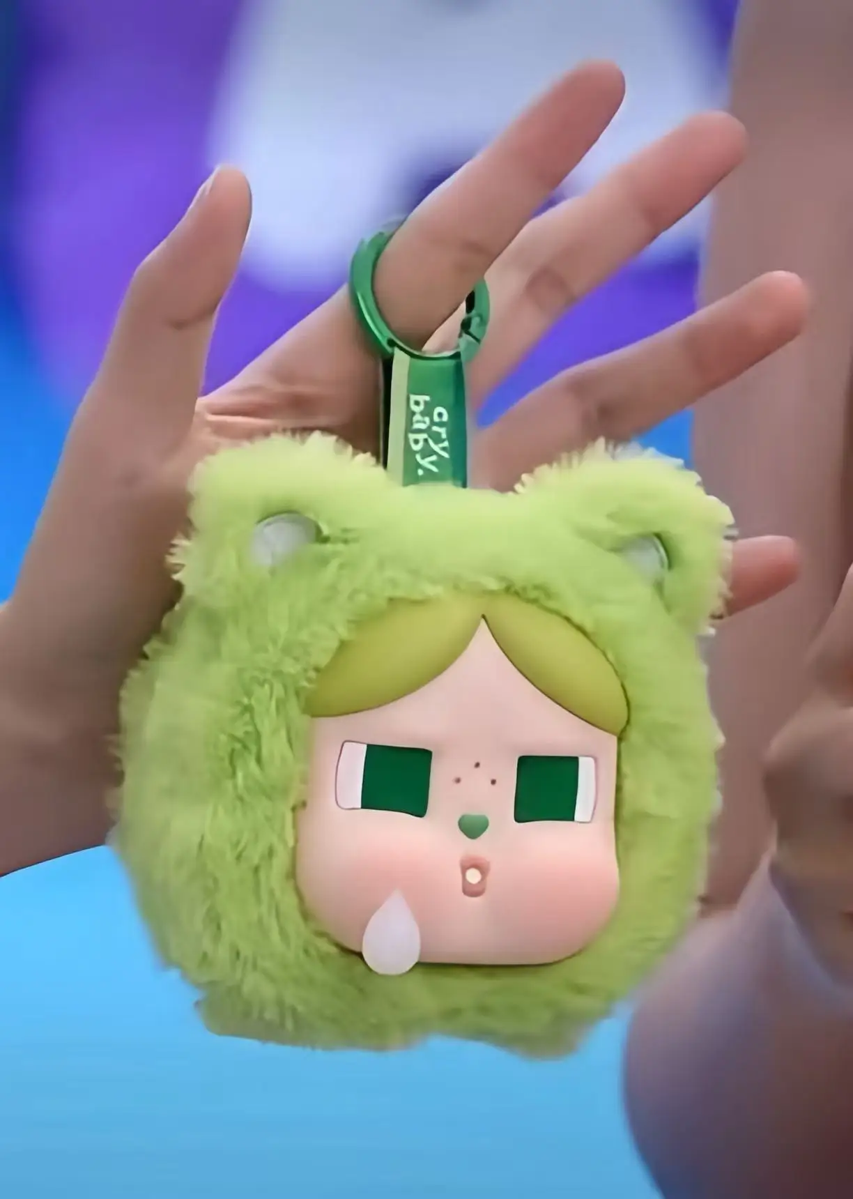 Фото POP MART CRYBABY Серия Care Bears Мини-сумка из натуральной кожи, подвесной футляр для украшений, загадочная коробка-сюрприз, случайные игрушки, фигурки-украшения. №1