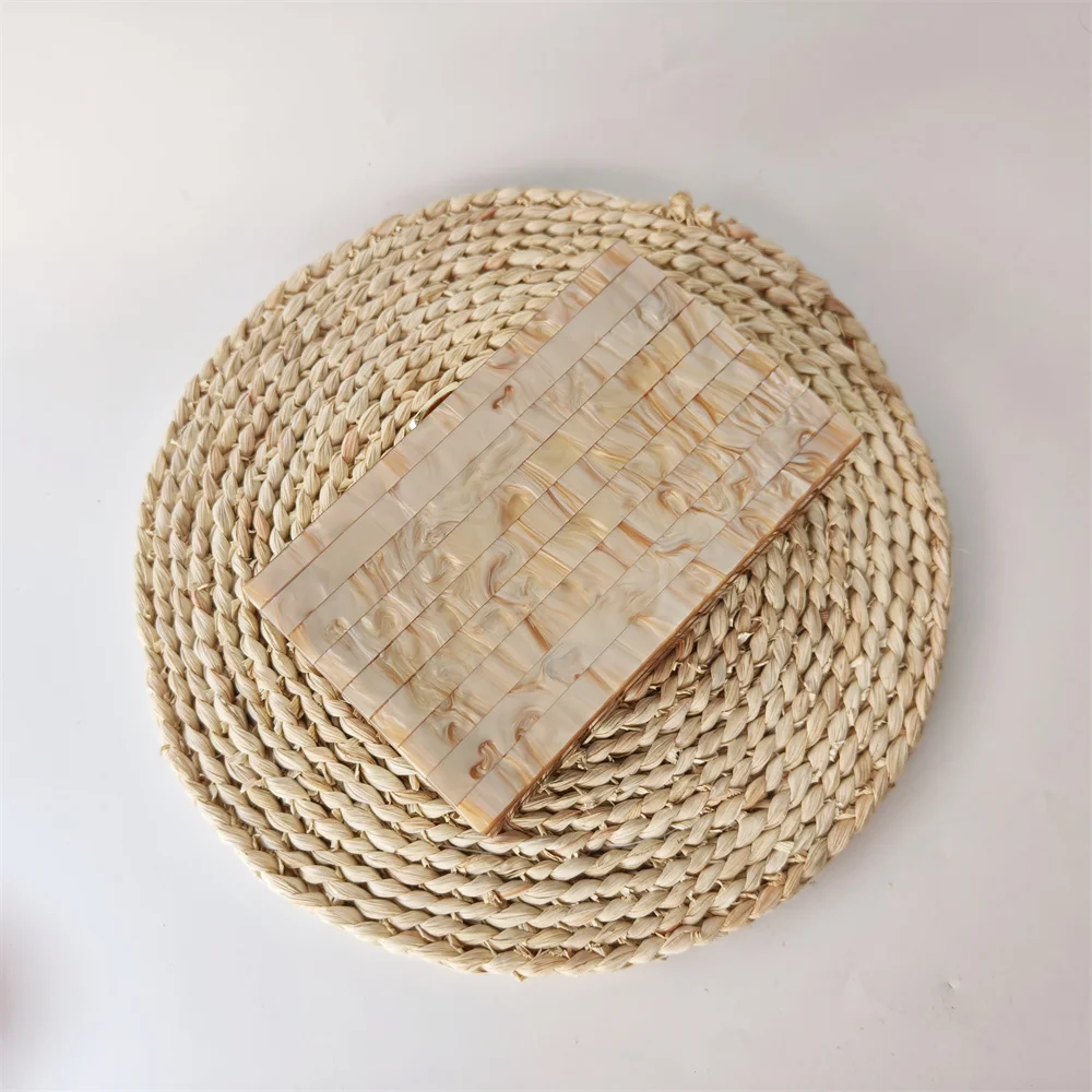 Жемчужно-коричневая мраморная полосатая акриловая коробка-клатч вечерний