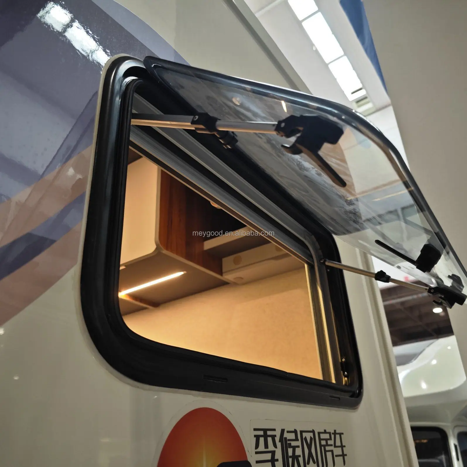 Фото Выдвижное окно с закругленными углами для автодома, усиленное, для модернизации кемперов и караванов. №1