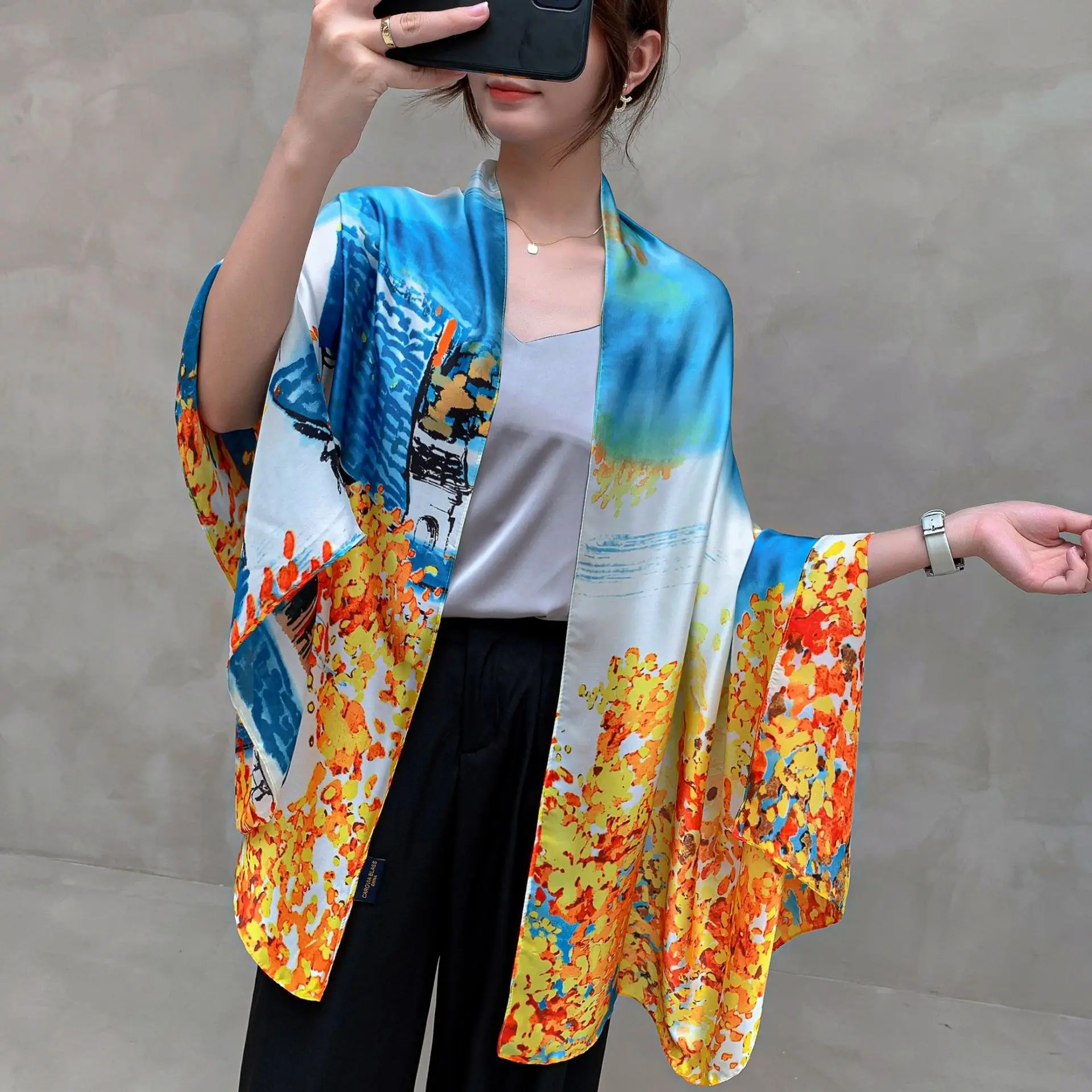 Рисунок 6 - Женский шелковый шарф с цветочным принтом