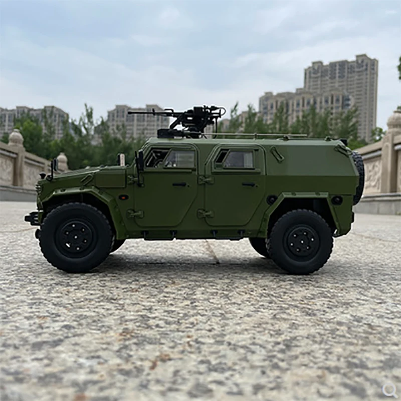 Оригинальная домашняя модель автомобиля CSK181 Dongfeng Warriors три поколения 1:18 из сплава