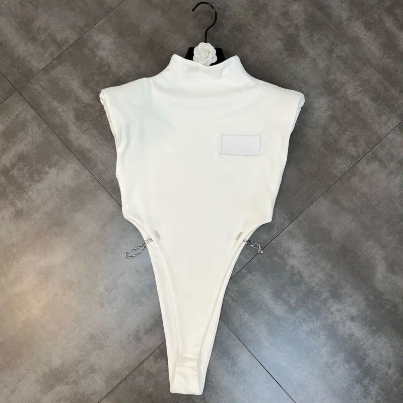 

J GIRLS 2022 Summer New Arrival Classic Cellection Sleeveless Stand Collar Label Slim Hollow Out Bodysuits Women Chain Top GE587