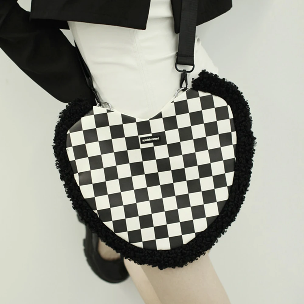 

Cute Heart Design Shoulder Bag Luxury Plush Plaid Women Designer Handbags Fashion Woven Strap Crossbody Bags for Women 2022 Tote