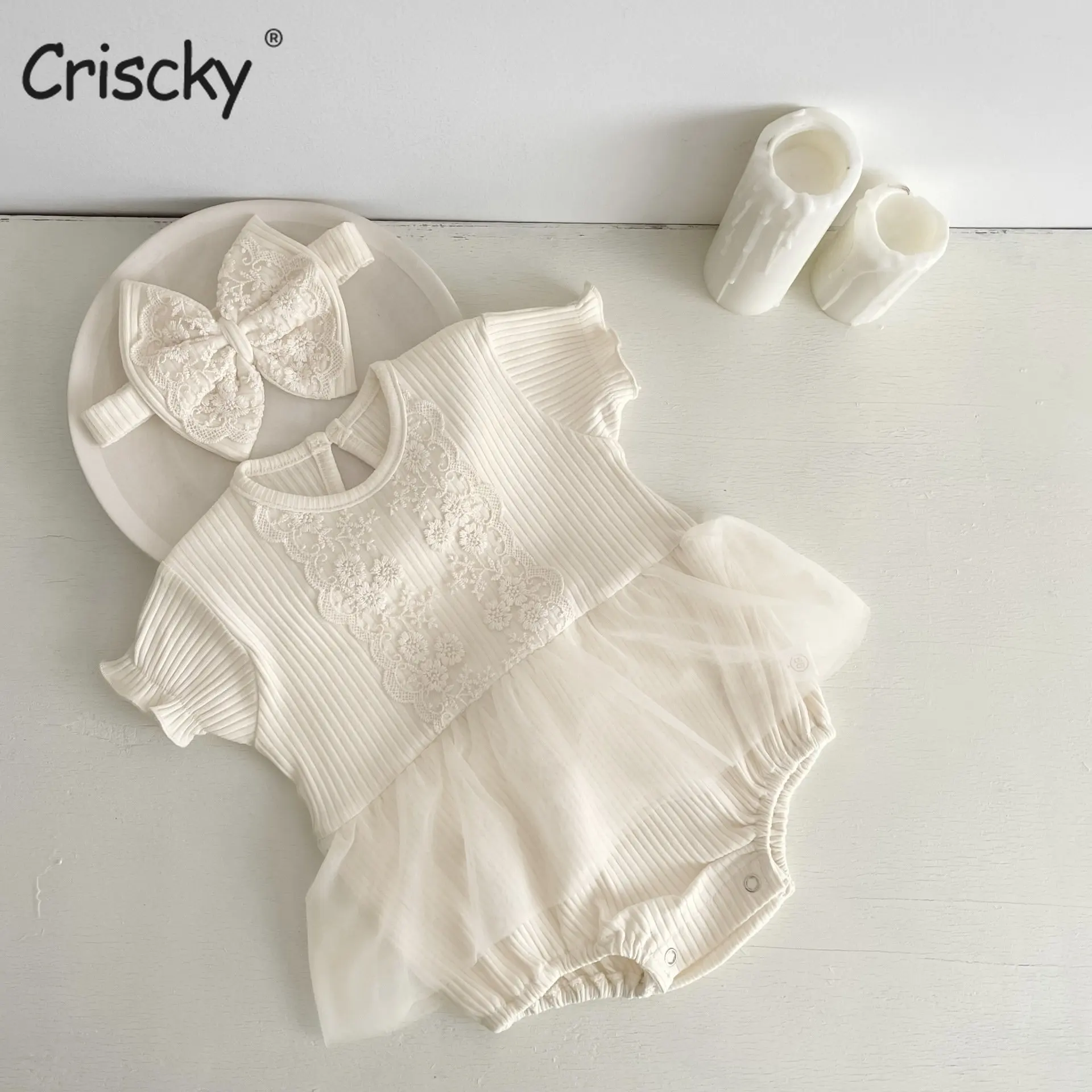 

Комбинезон для маленьких девочек 0-22 мес., однотонный трикотажный комбинезон с цветочным кружевом и коротким рукавом, с повязкой на голову, б...