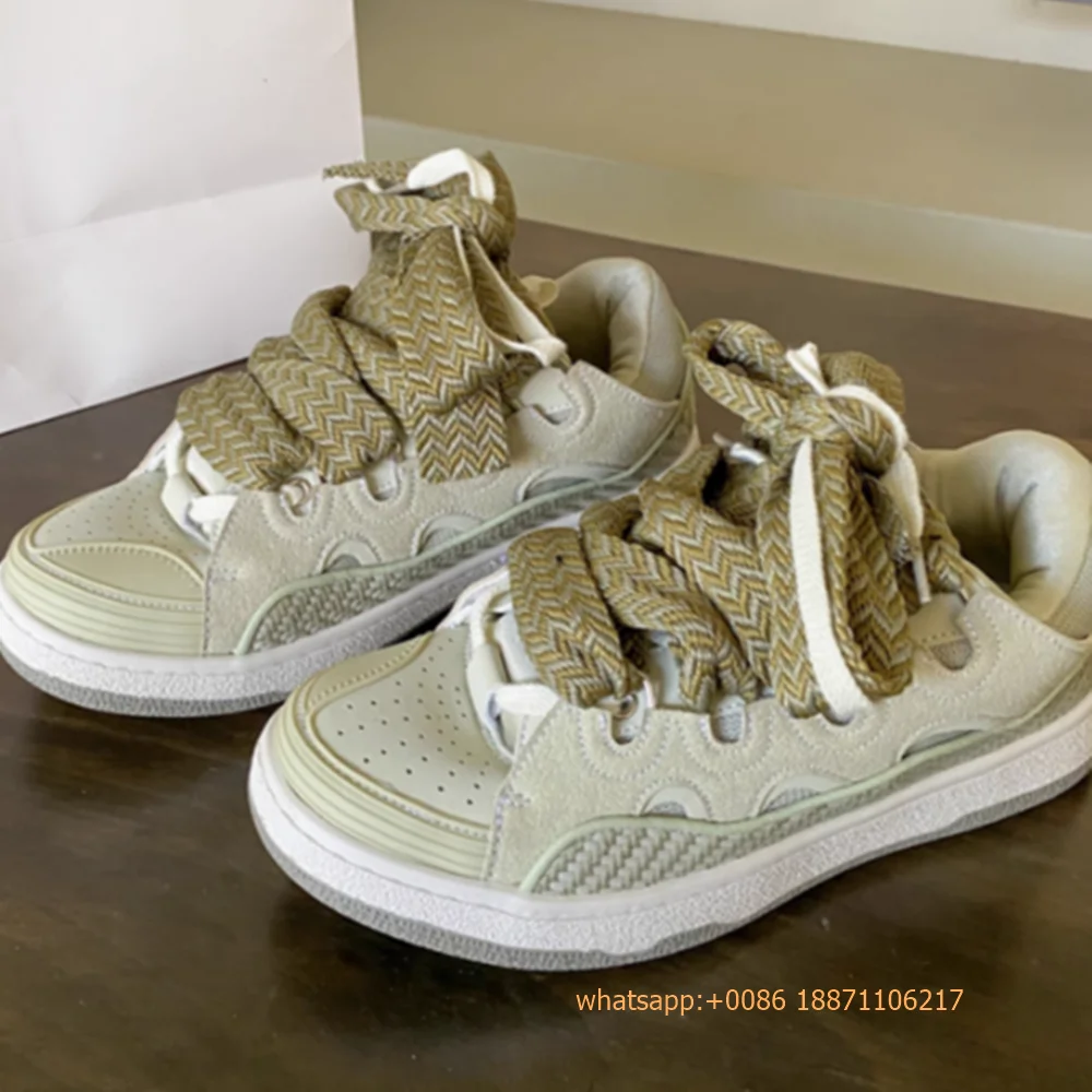 Спортивные женские кроссовки на толстой подошве