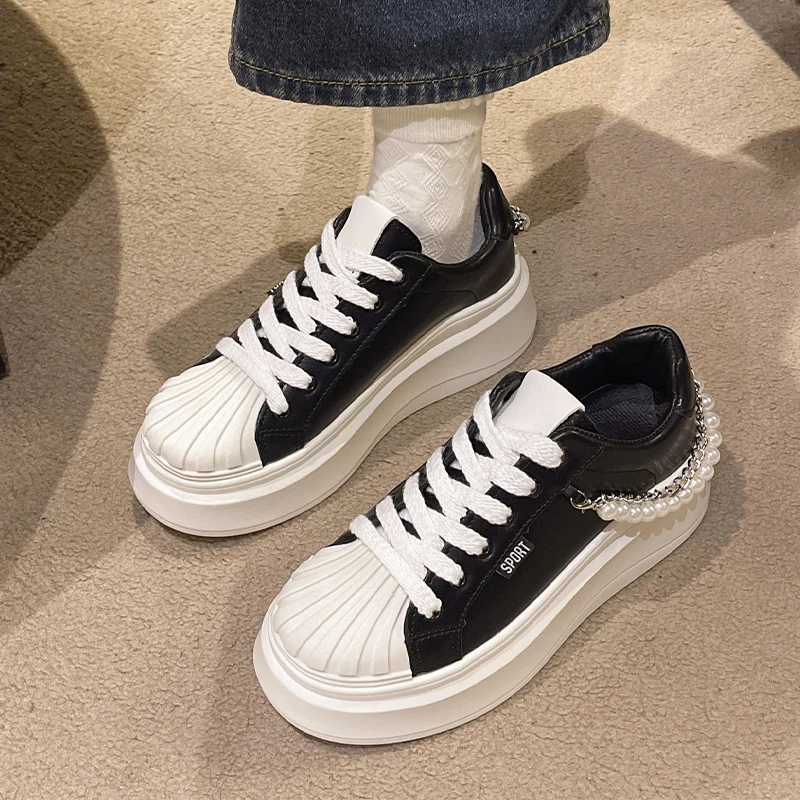 

Женские кроссовки с цепочкой, повседневные спортивные кроссовки на плоской подошве, Украшенные бусинами, для прогулок и бега, осень 2023