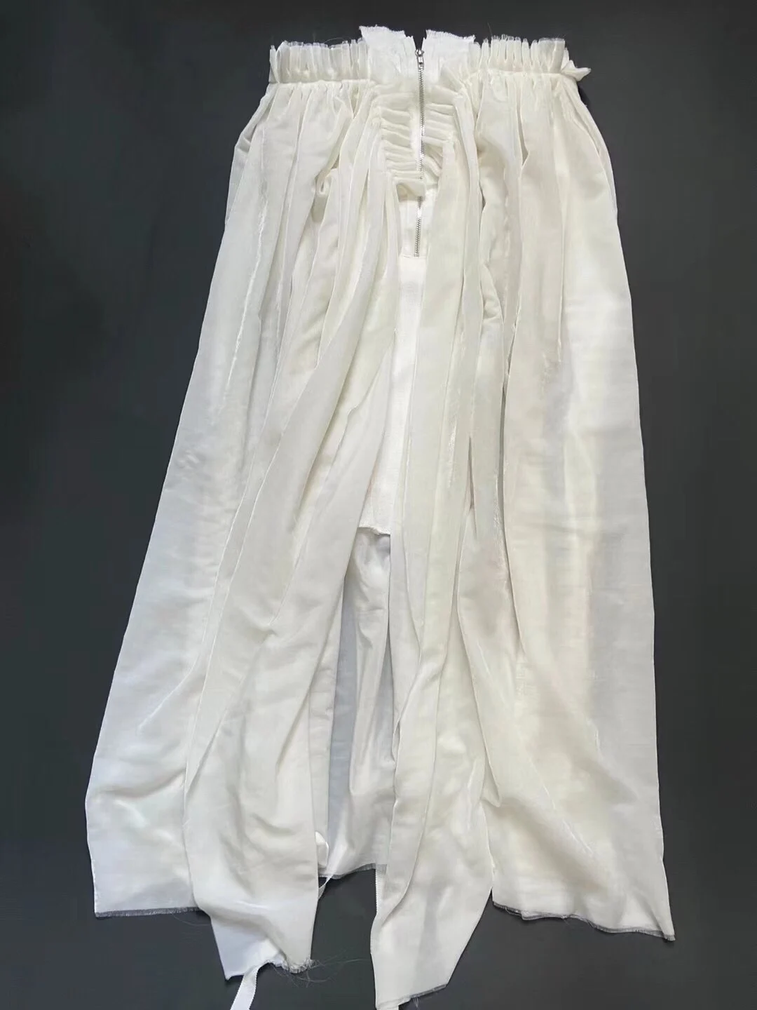 Рисунок 2 - Женская юбка с цветами ручной работы