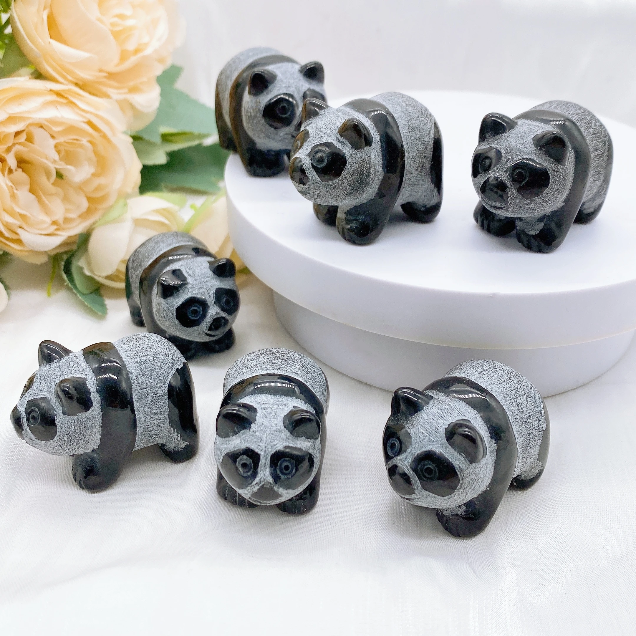 Фигурка панды из натурального обсидиана