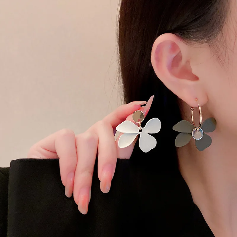 

Женские серьги-гвоздики из серебра 925 пробы, с холодным ветром