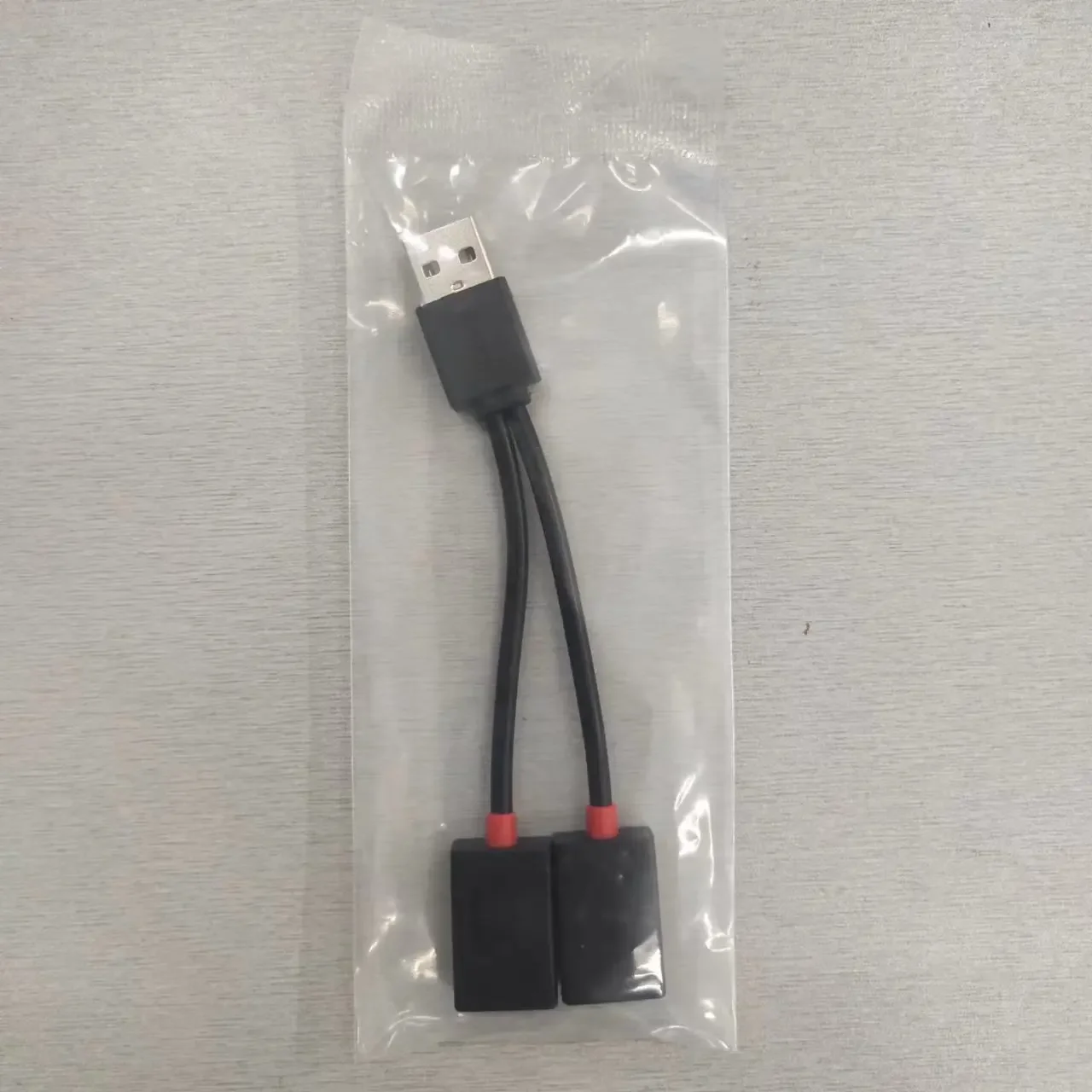 Автомобильный USB-разветвитель 2 в 1