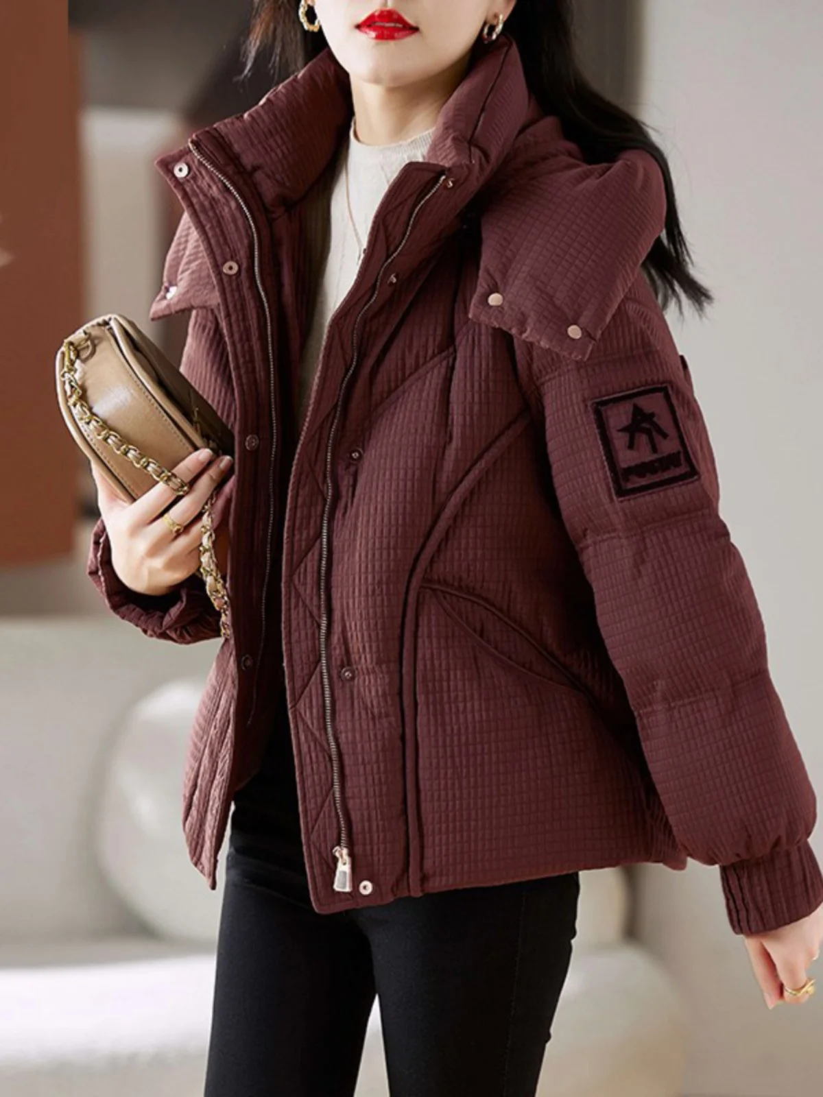 Short Down jacket Women Winter 2024 New Small High end Western Sle Fashion Thick Warm White Duck Down Outerwear