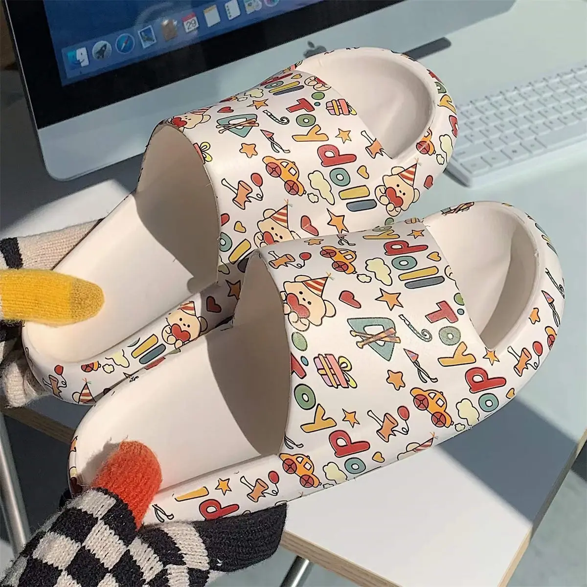 Cartoon bear summer women's slippers indoor bathroom non-slip sandals beach sandals thick platform non-slip home flip flops