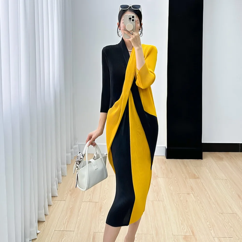 

Платье женское Плиссированное средней длины, на весну и осень