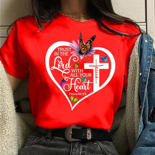 

Женская футболка с коротким рукавом и принтом «бабочка»