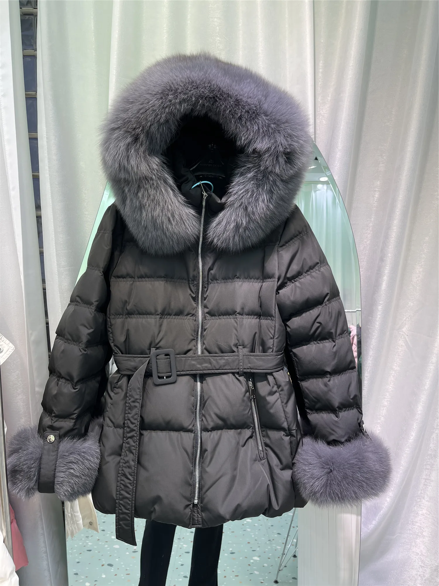 Женский пуховик в Корейском стиле на шнуровке, подходит к средней длине, с большим воротником из лисьего меха, на белом утином пуху, теплые меховые куртки с манжетами для женщин