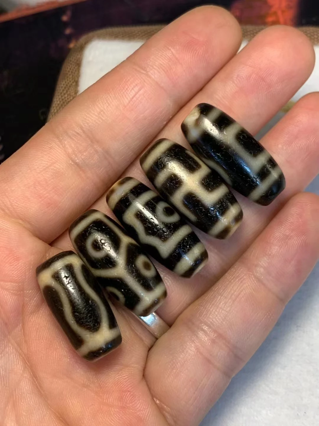 

1pcs/lot White Core Boutique Totem Tibetan Dzi Beads Highly Oily Weathering Old Agate Male&Female Amulet Jewelry DIY