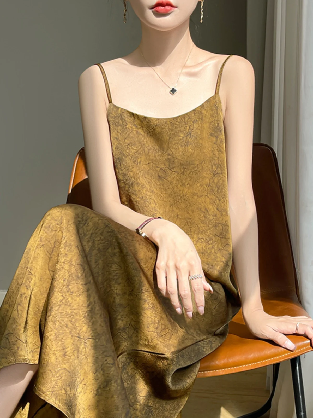 Новое китайское жаккардовое платье на бретельках с открытым вырезом женское