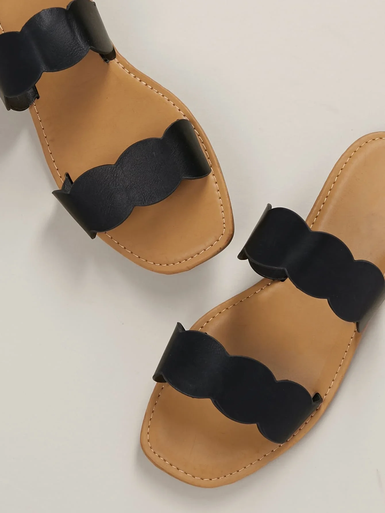 

Solid Double Scallop Bands Flat Slide Sandals