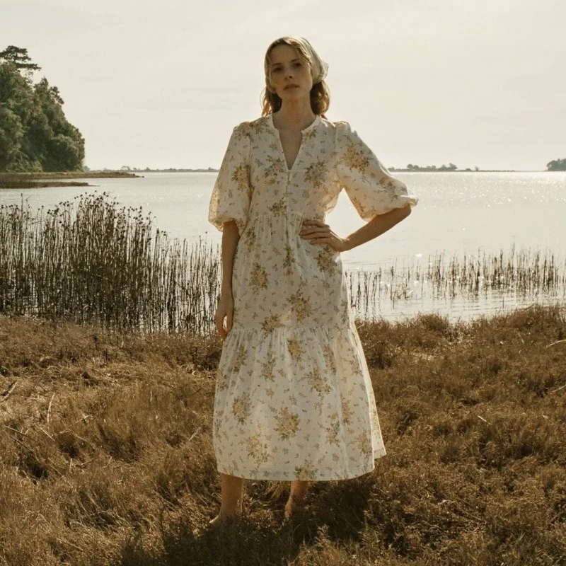 

Платье с застежкой на талии во французском стиле