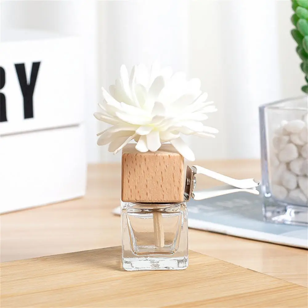 

Exquisite Car Pendant Fragrance Bottle Diffuser Bottle Flower Shape The Glass Bottle Body Pure And Fresh Diffuser Simple Fashion