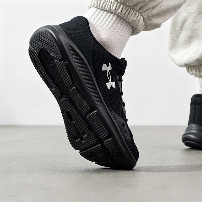 Фото Женская обувь Under Armour, спортивная обувь, модная, удобная, для занятий фитнесом на открытом воздухе, повседневная, кроссовки для бега 3024889-003 №4