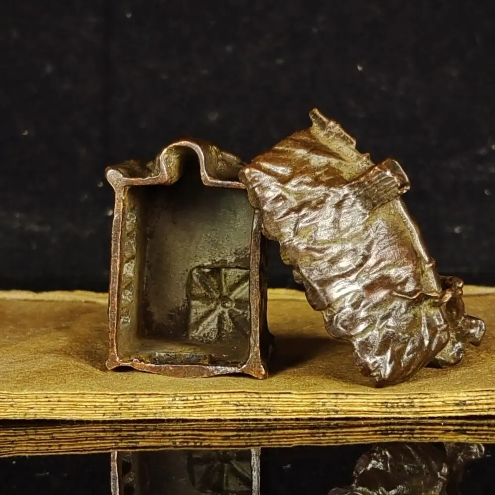 Античная бронзовая курильница для деревьев