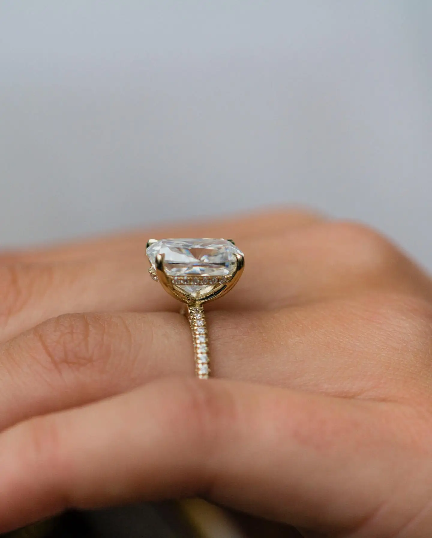 JOVOVASMILE Fine Jewelry Moissanite Ring 14k Yellow Gold 5.7carat（1.33 Ratio）12*9mm Crushed Ice Hybrid Cushion Cut Triple band