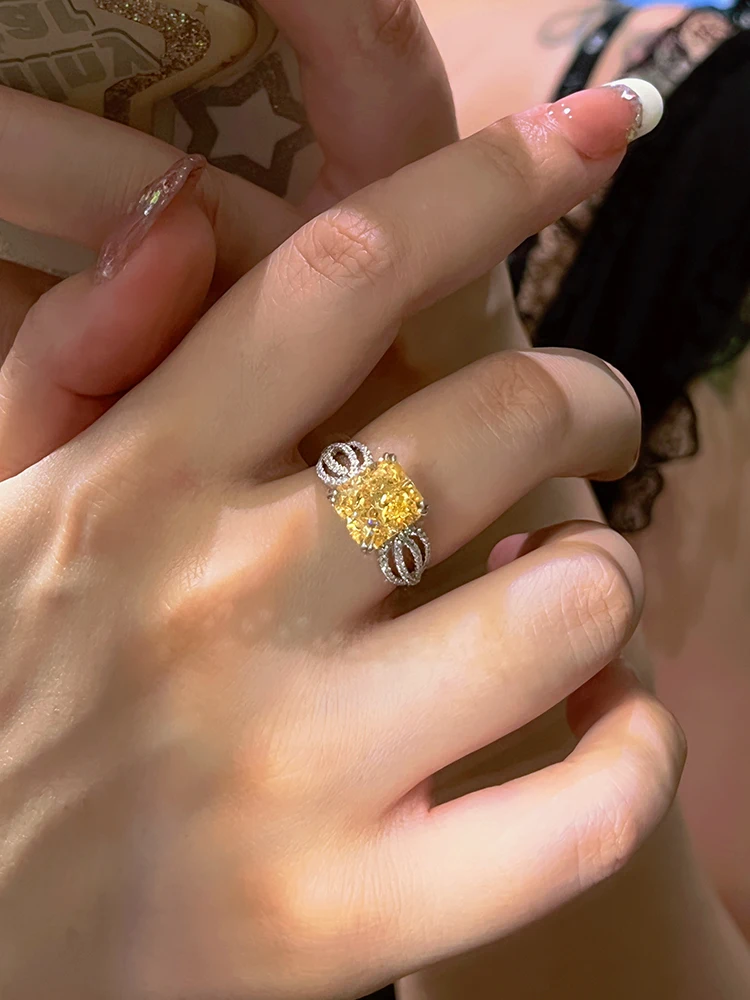 Модное темпераментное квадратное кольцо с желтым бриллиантом 4 карата женское