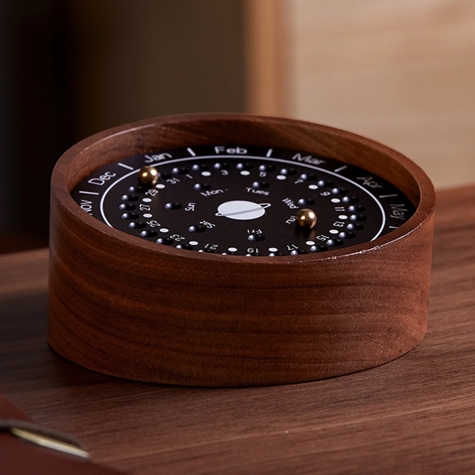 

Creative Wooden Desktop Ornaments Household Living Room Gnomon Planet Shape Crafts Perpetual Calendar Home Decoration