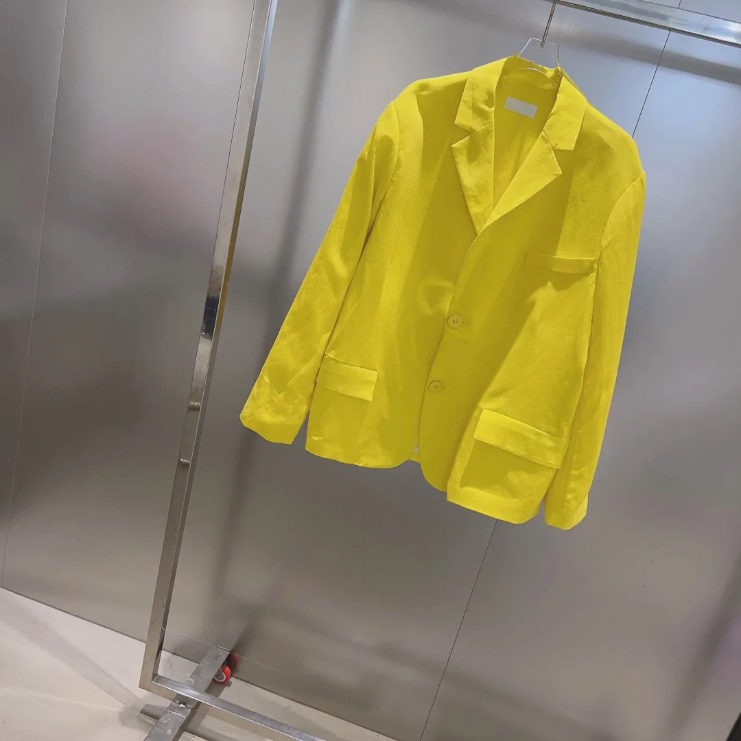 

Новинка Женская одежда для весны и лета 2023 льняной гусиный желтый с большими карманами и задним подолом свободный пиджак с разрезом 0422