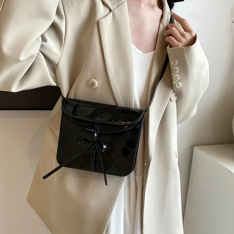 Квадратные сумки через плечо с клапаном и карманом однотонное внутреннее