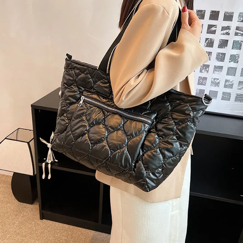 

Модные вместительные сумки с подкладкой, женские повседневные сумки на плечо, 2022 зимние нейлоновые пуховые хлопковые сумки через плечо для ...
