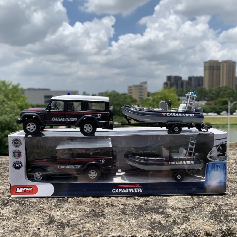 Модель внедорожника из сплава с имитацией прицепа для пожарной службы 1/43