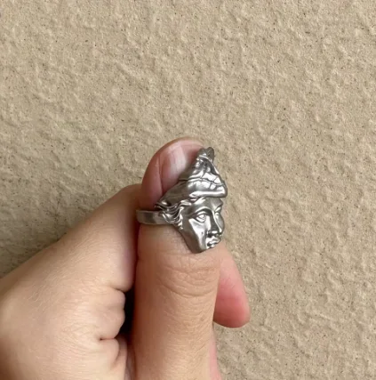 Готический эстетический стиль матовый серебряный цвет красивая статуя открытое