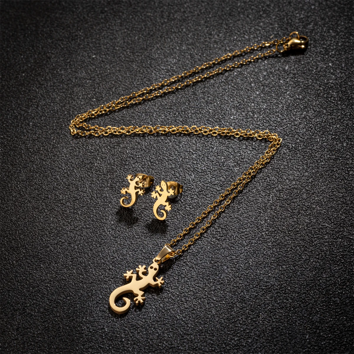 Комплект из серег и ожерелья в виде ящерицы серебро 2024 пробы