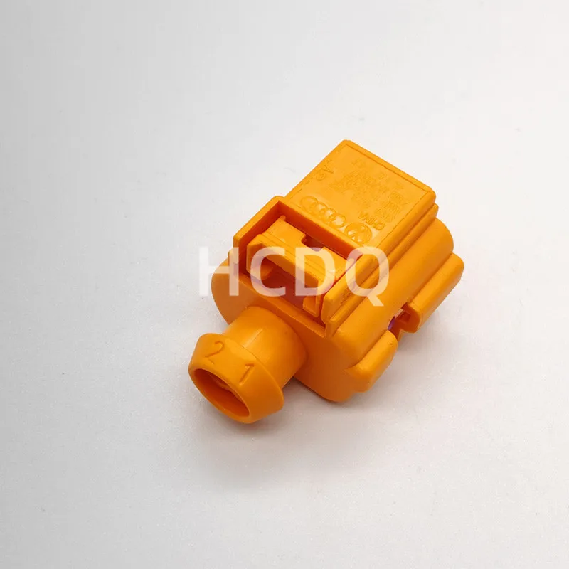 Новый оригинальный высококачественный автомобильный разъем 8K0 973 702C в наличии