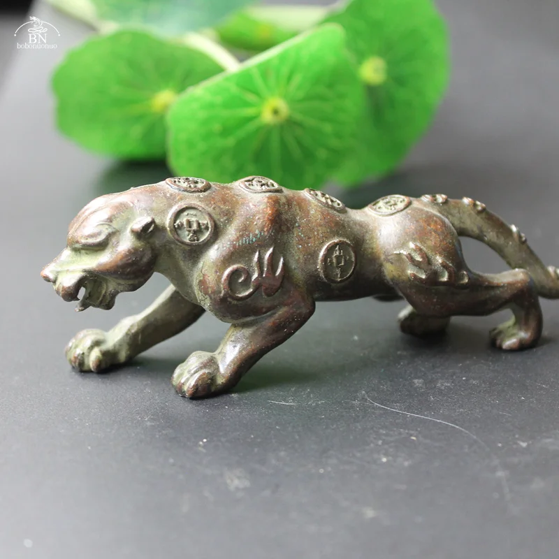 

Медная статуэтка леопарда