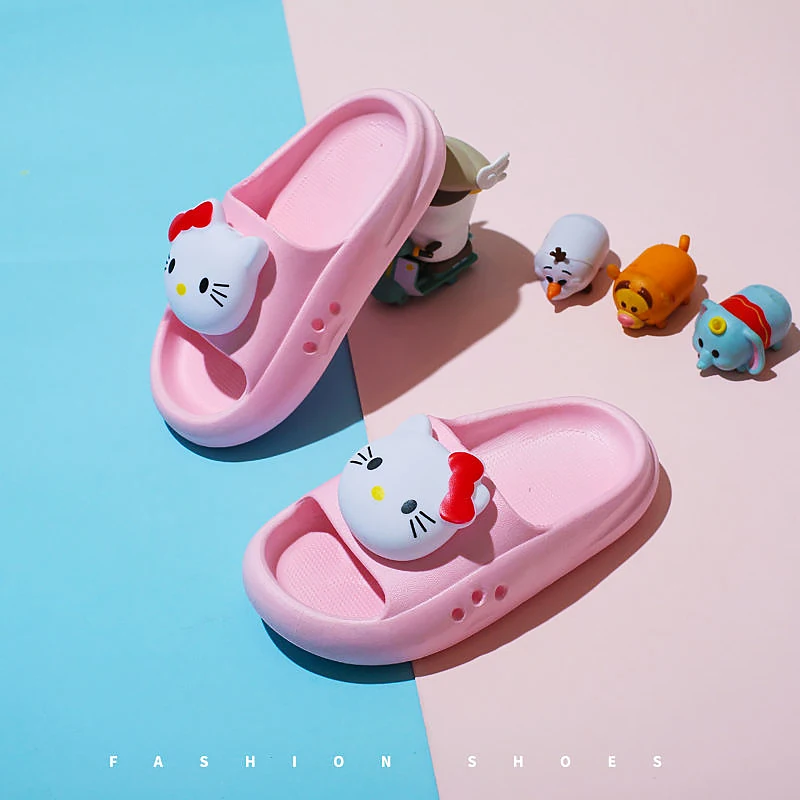 

2022 New Sanrioed Summer Children's Slippers Kawaii Hellokitty Non-Slip Home Flip Flops Zomer Buiten Wear Boys and Girls Sandals