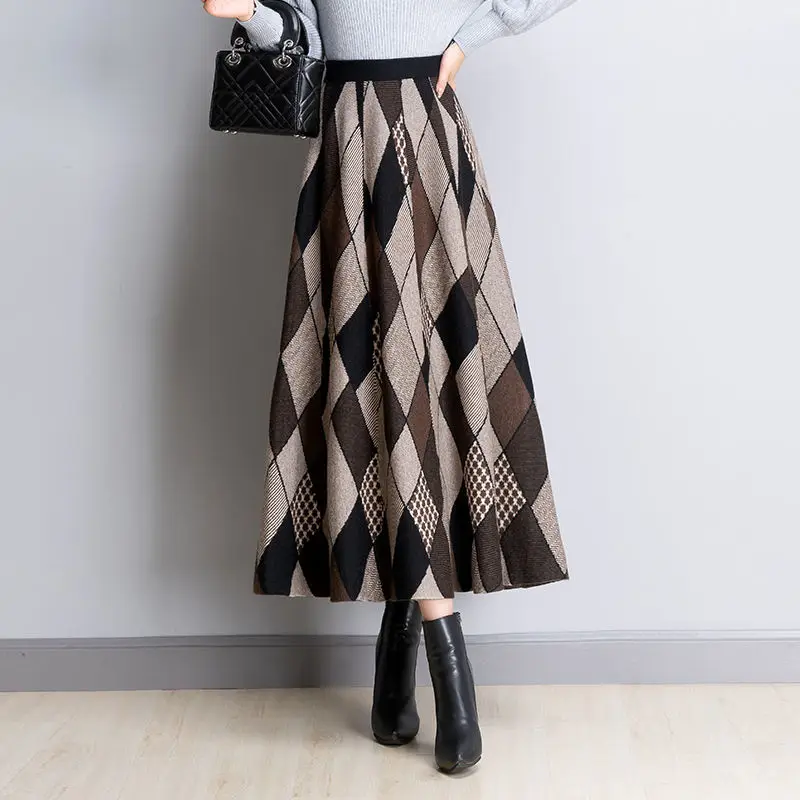 

Autumn Winter Knitted Skirt Female Korean Plaid Loose Big Swing A-line Pleated Skirt High Waist Midi Long Skirts Womens X149