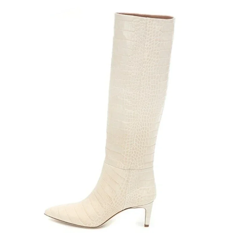 Женские сапоги до колена с острым носком на высоком каблуке