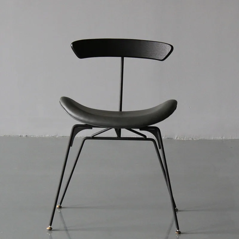 

Кожаная кожа, черные металлические ножки, скандинавский комфортный эргономичный стул, дизайнерский современный стул, мебель для дома